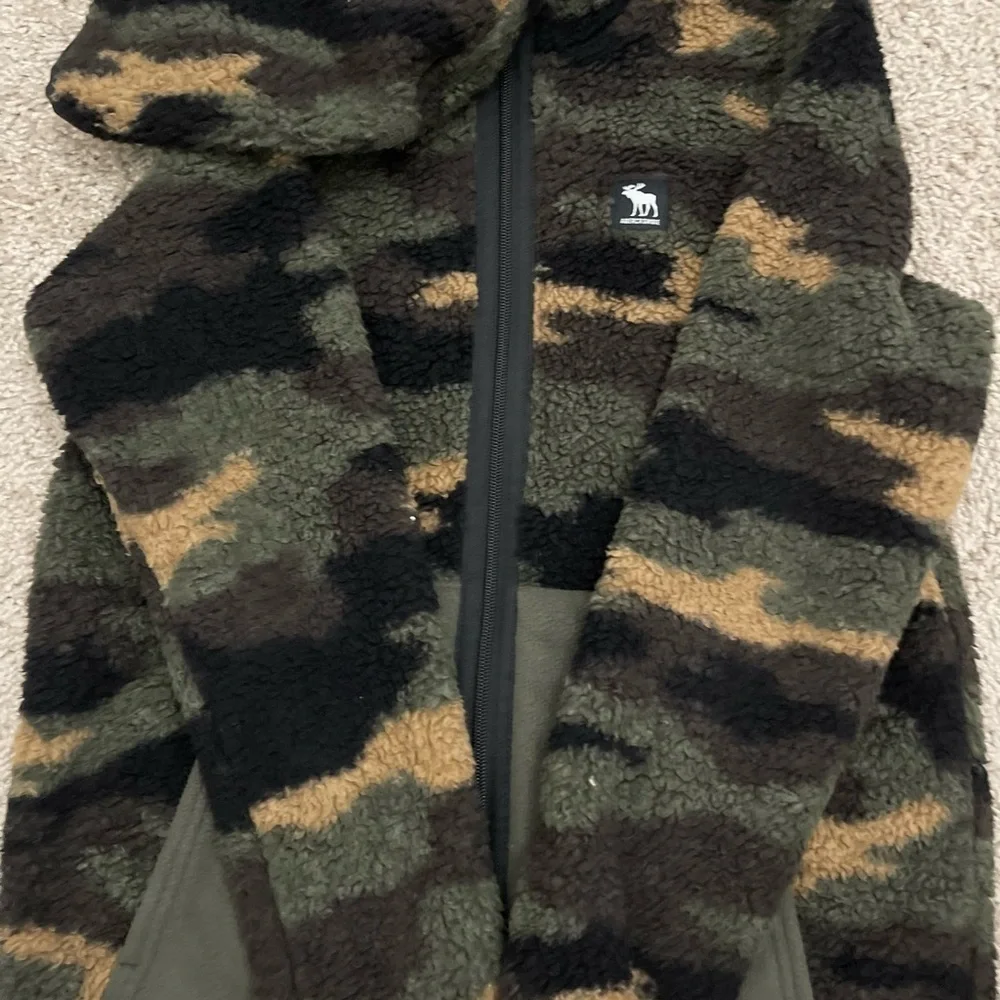 Abercrombie Kids Boys Cozy Camouflage  Fleece Zip Front Hooded Jacket